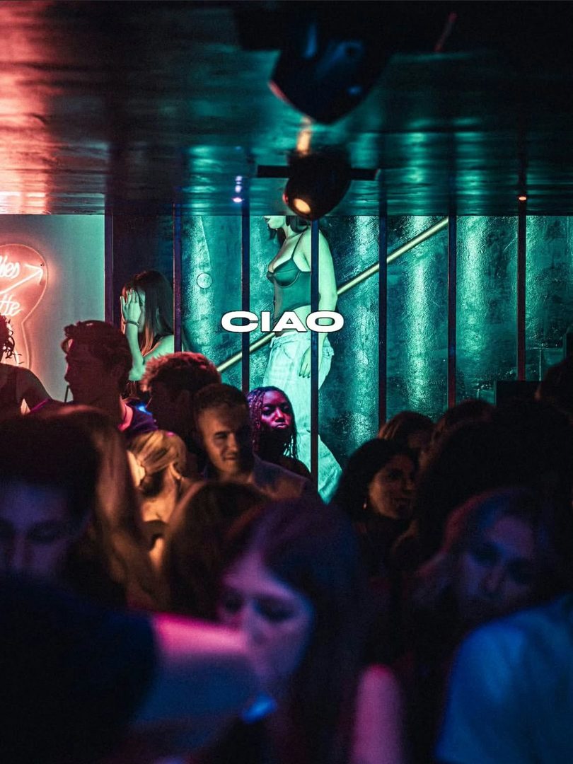 Locandina: Friday Night at Babylon